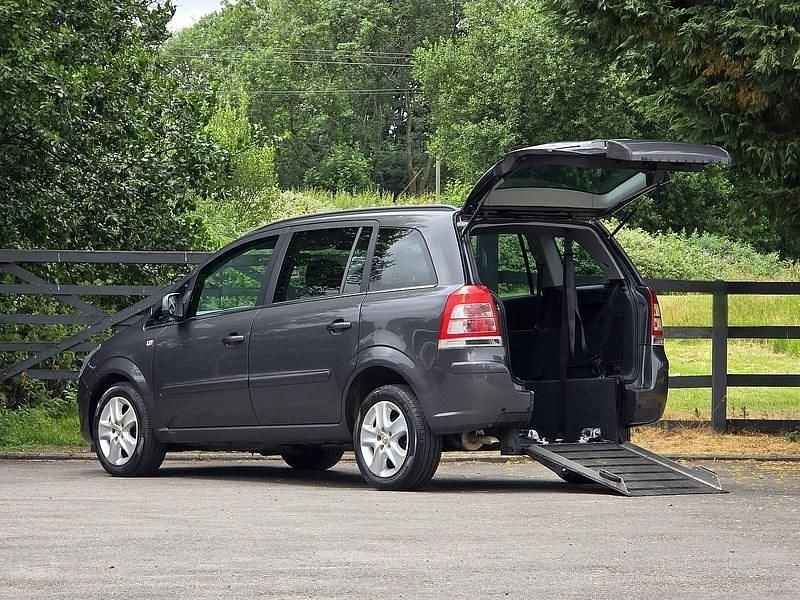 Grey Used 2011 Vauxhall Zafira MPV | £4,975 (Fair price) - Image 1/4