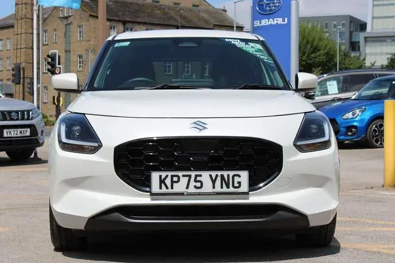 Used Suzuki Swift 82 HP (60 kW) 2025 White Hatchback