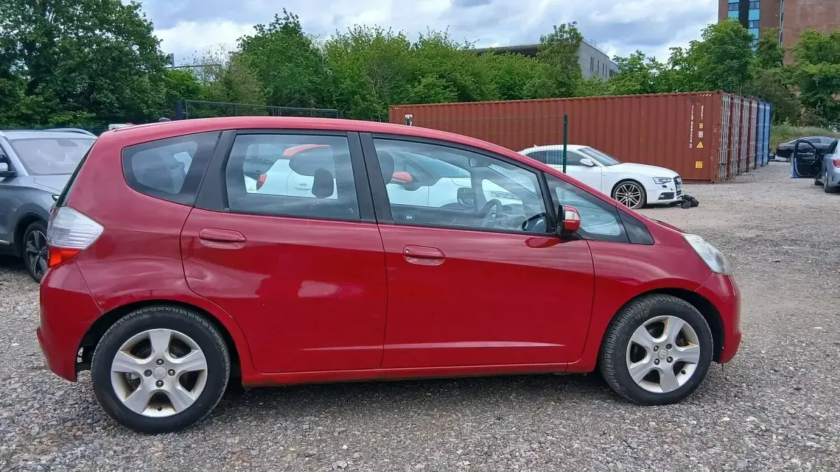 Used Honda Jazz ES 100 HP (73 kW) 2010 Red Hatchback