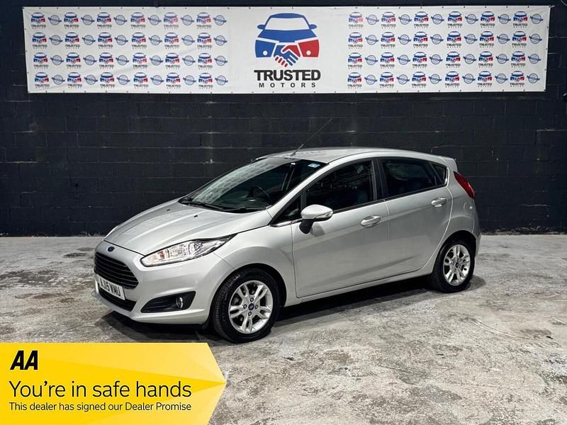 Silver Used 2015 Ford Fiesta Zetec Hatchback | £6,995 (Fair price) - Image 1/4