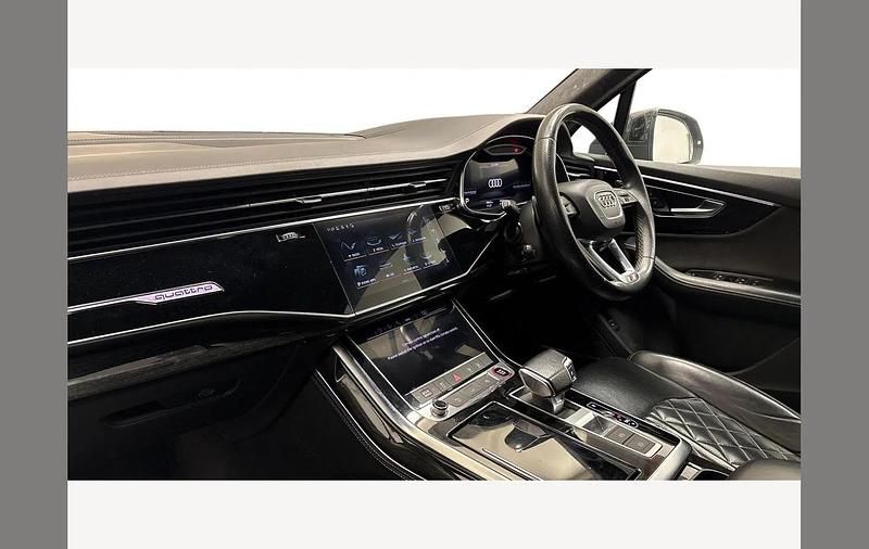 Used Audi SQ7 Comfort 500 HP (367 kW) 2022 Black SUV