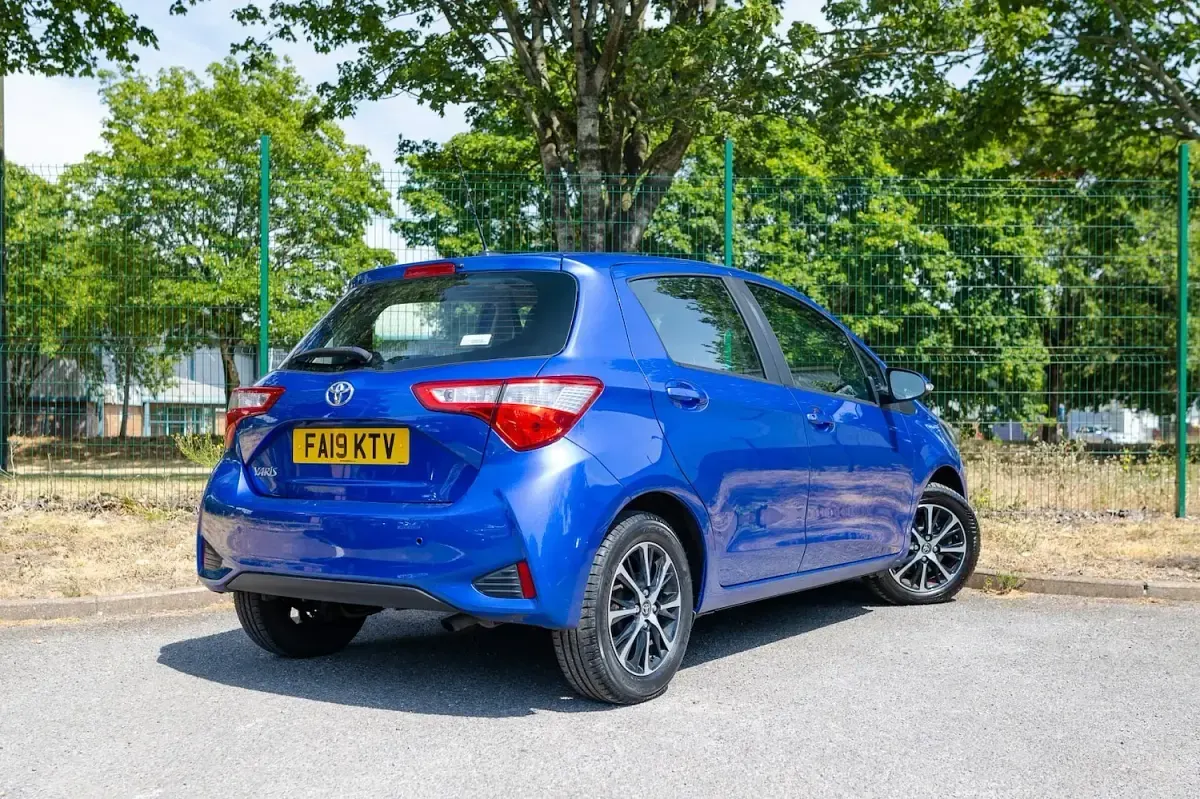 Used Toyota Yaris 111 HP (81 kW) 2019 Blue Hatchback