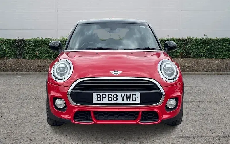 Used Mini Cooper Hatch 136 HP (100 kW) 2018 Red Hatchback
