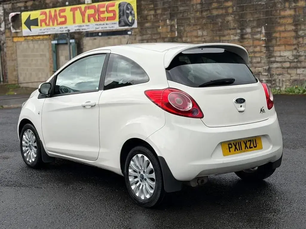 Used Ford Ka Zetec 69 HP (50 kW) 2011 White Hatchback