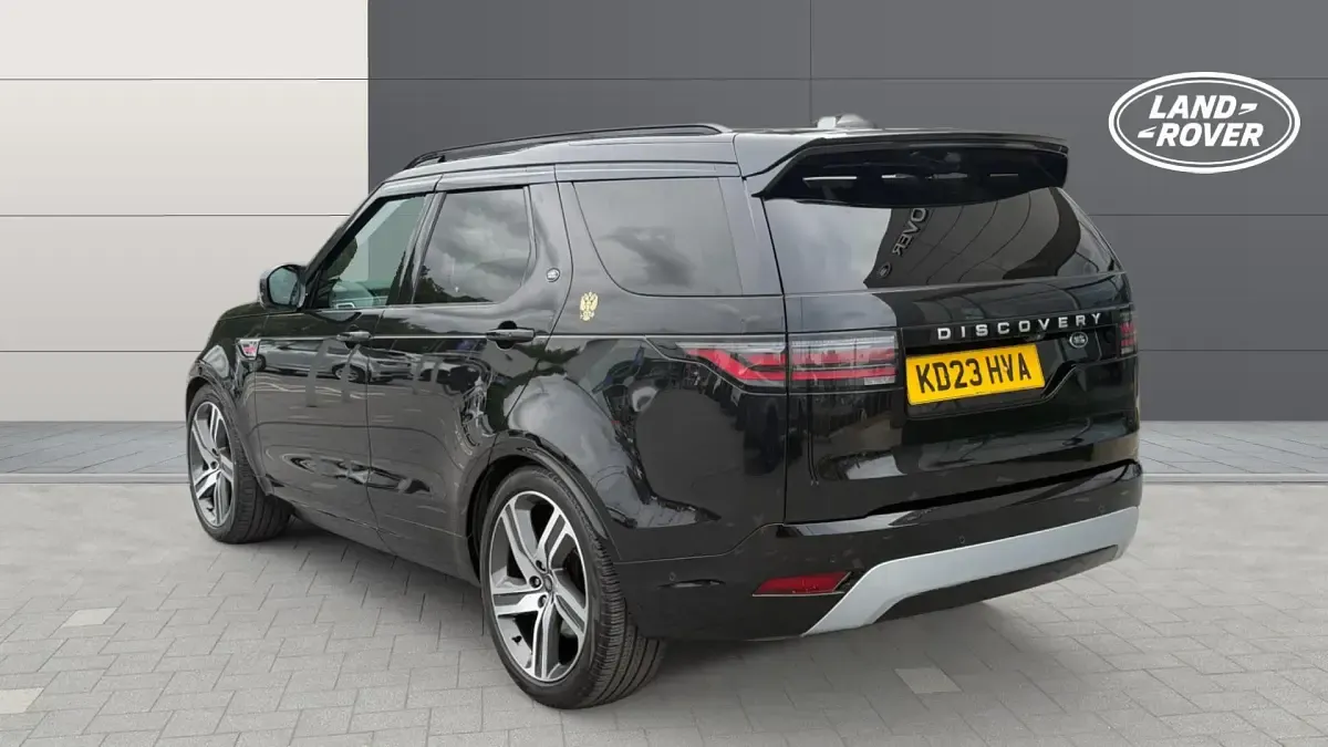 Used Land Rover Discovery 300 HP (220 kW) 2023 Santorini black SUV