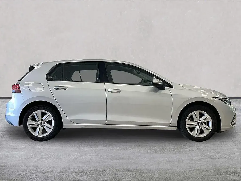 Used VW Golf VIII Life 150 HP (110 kW) 2023 Silver Hatchback