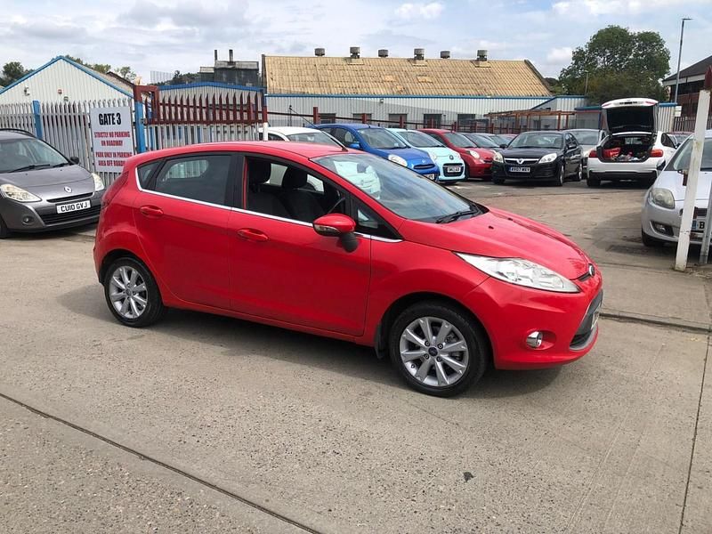 Red Used 2009 Ford Fiesta Zetec Hatchback | £990 (Fair price) - Image 1/4