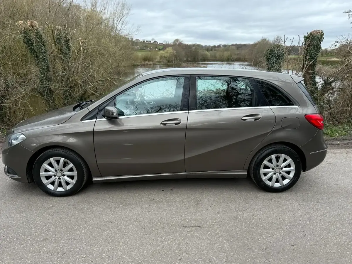 Used Mercedes B180 SE 2013 Grey MPV