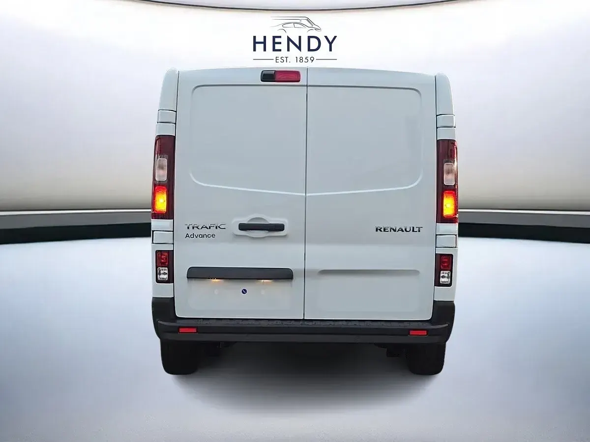 New Renault Trafic 2026 Glacier white MPV