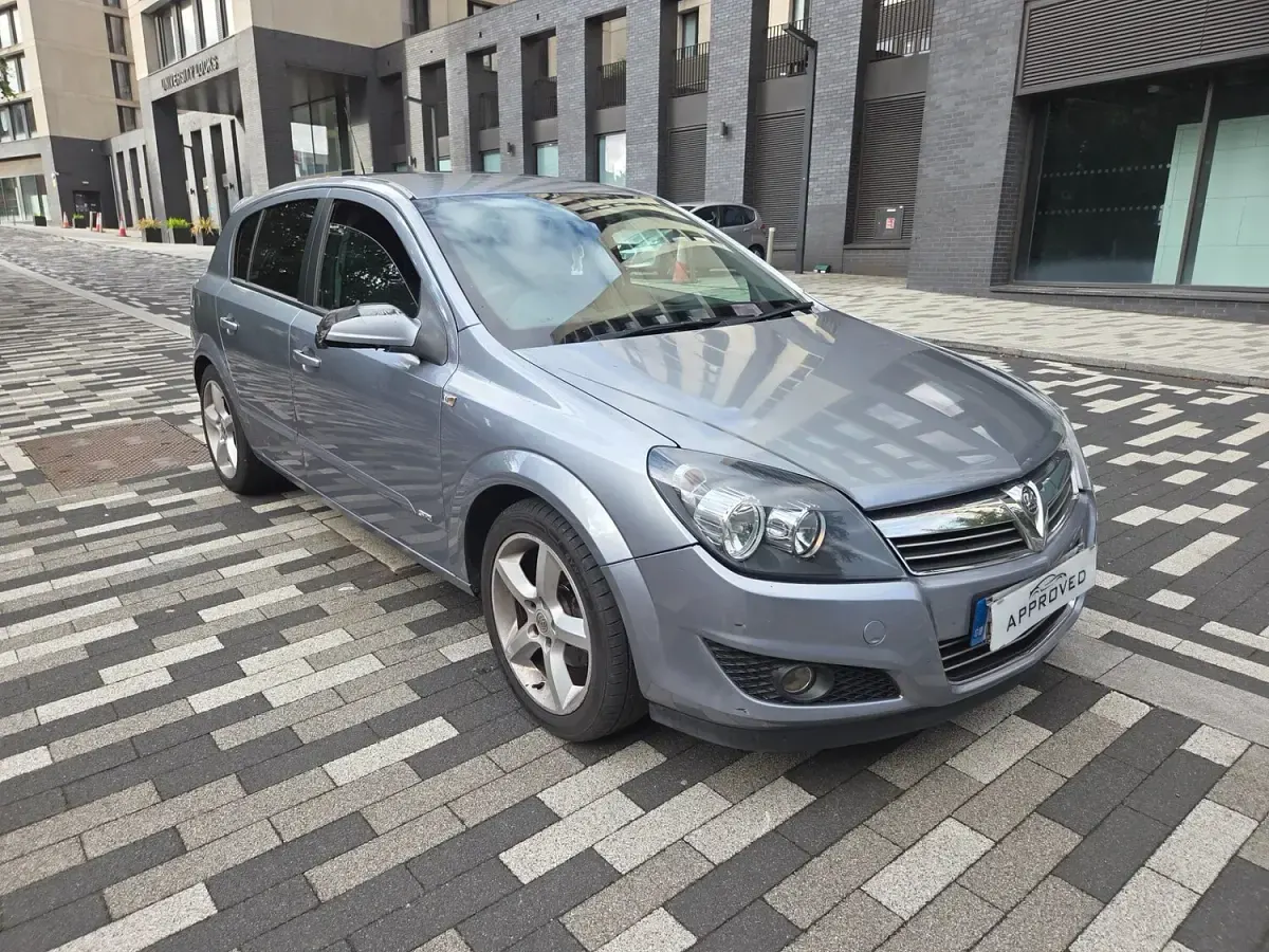 Used Vauxhall Astra SRi 138 HP (101 kW) 2009 Silver Hatchback