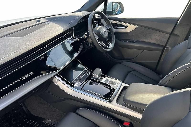 Used Audi Q7 S-Line 2025 Glacier white metallic SUV