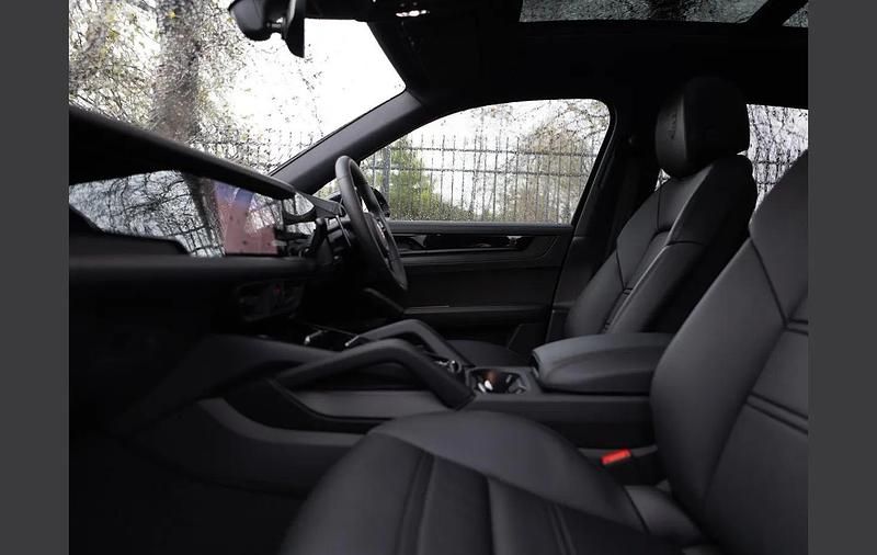 Begagnad Porsche Cayenne Black Edition 464 HK (341 kW) 2025 Vit SUV