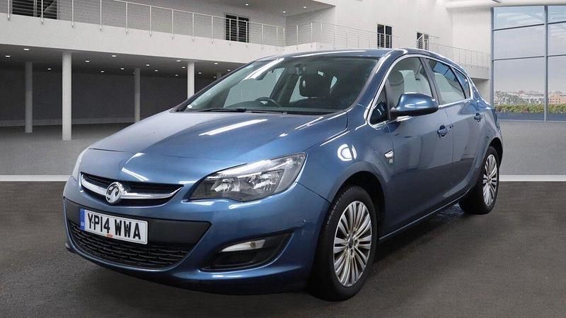 Used Vauxhall Astra Excite 115 HP (84 kW) 2014 Blue Hatchback