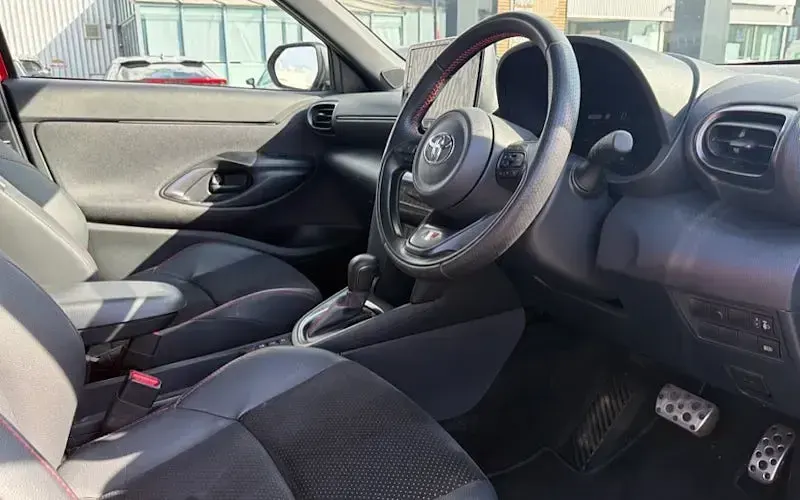 Used Toyota Yaris Cross Sport 116 HP (85 kW) 2024 Red SUV