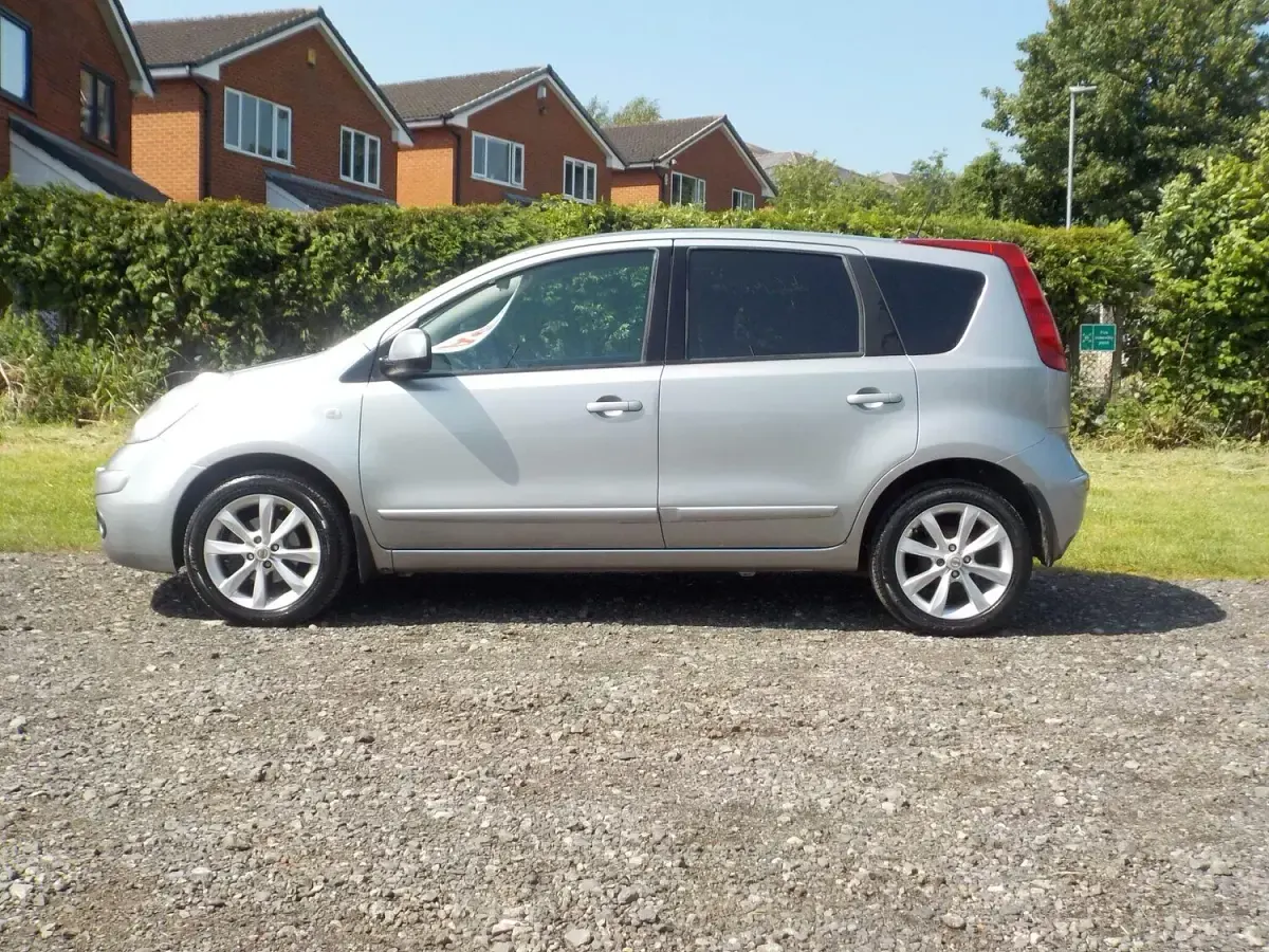 Used Nissan Note Tekna 110 HP (80 kW) 2008 Silver Hatchback