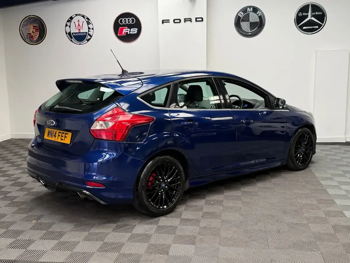 Used Ford Focus Zetec 163 HP (119 kW) 2014 Blue Hatchback