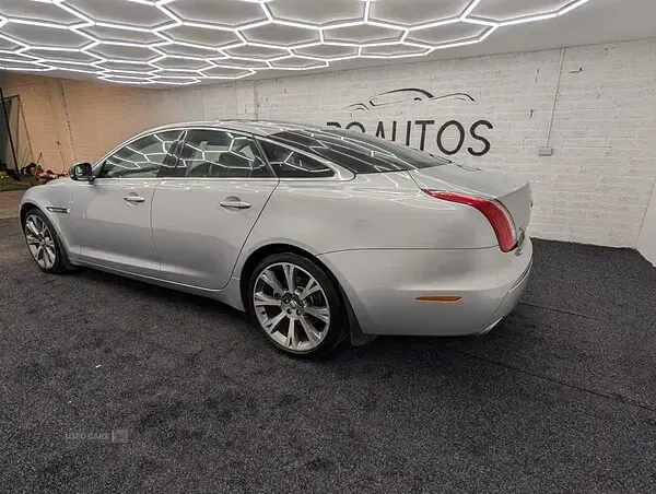 Used Jaguar XJ Luxury 275 HP (202 kW) 2012 Silver Sedan