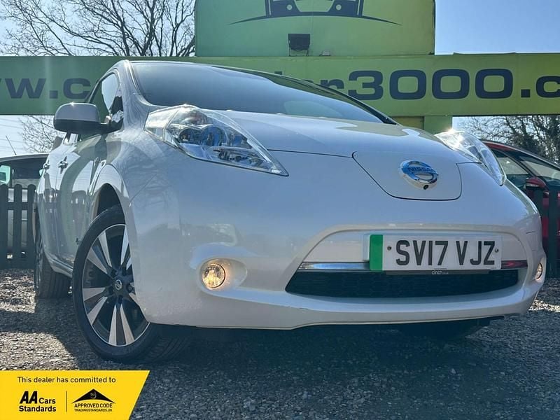 Used Nissan Leaf Tekna 30 kW (41 HP) 2017 White Hatchback