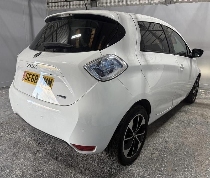 Used Renault Zoe Dynamique 80 kW (109 HP) 2019 White Hatchback