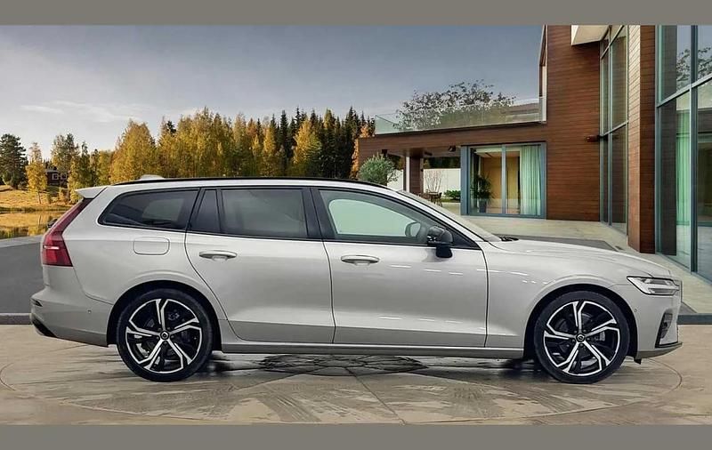 Used Volvo V60 Plus 194 HP (142 kW) 2024 Silver Estate