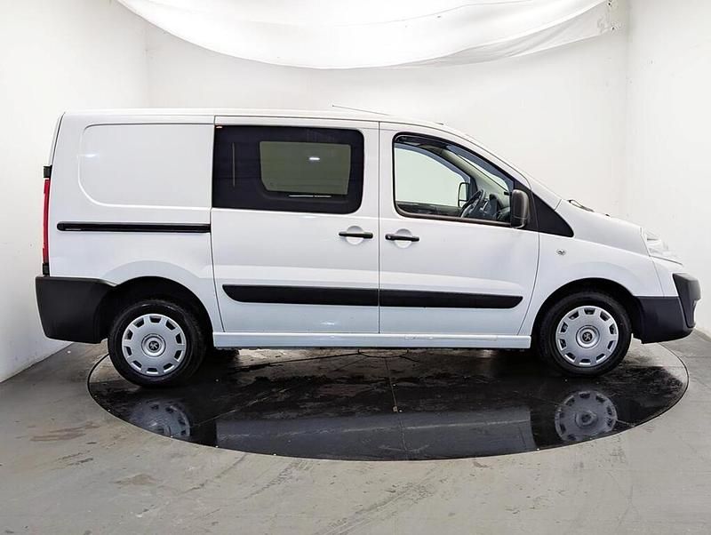 White Used 2016 Peugeot Expert Van | £7,990 (Fair price) - Image 1/4