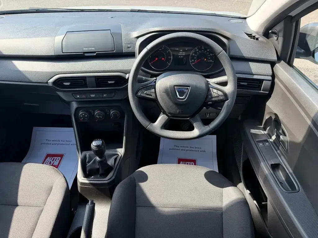Used Dacia Sandero Essentiel 91 HP (66 kW) 2022 White Hatchback