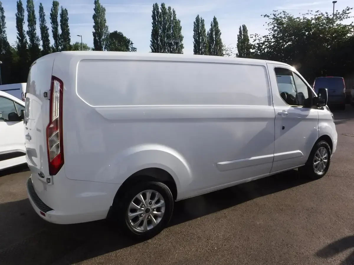 Used Ford Transit Custom Limited 130 HP (95 kW) 2023 White Van