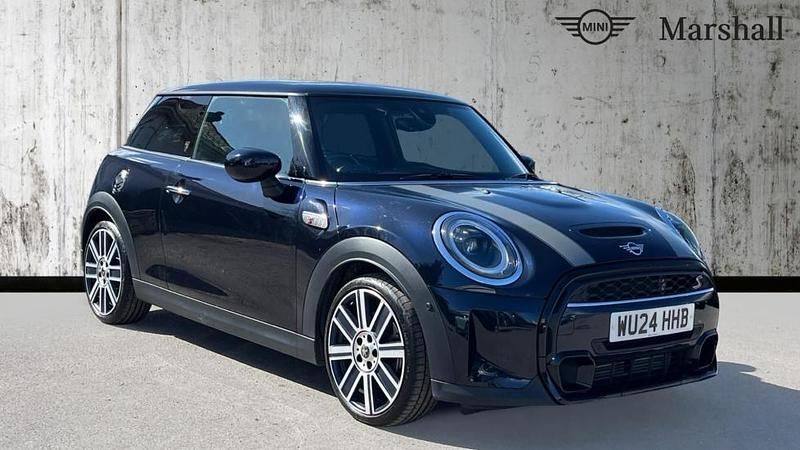 Begagnad Mini Cooper Exclusive 204 HK (150 kW) 2024 Svart Halvkombi