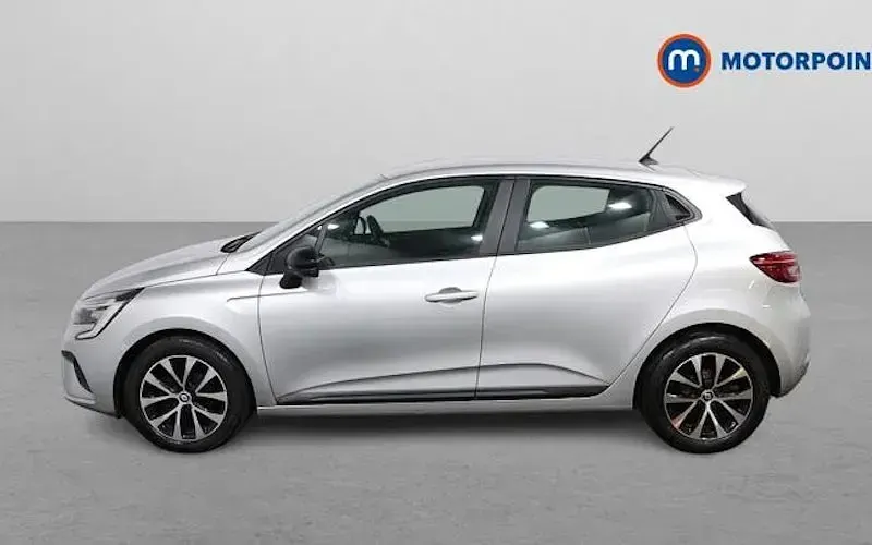 Used Renault Clio Evolution 90 HP (66 kW) 2023 Silver Hatchback