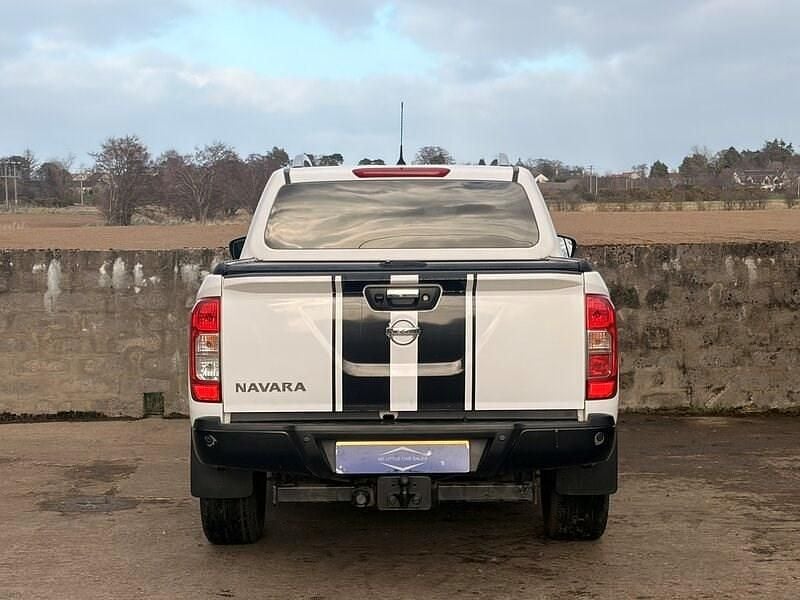 Used Nissan Navara Tekna 190 HP (139 kW) 2016 White Pickup