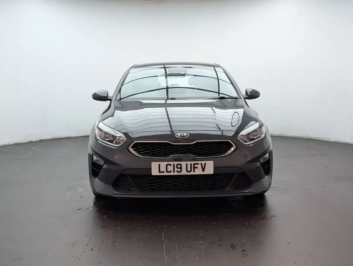 Used Kia Ceed 114 HP (83 kW) 2019 Grey Hatchback