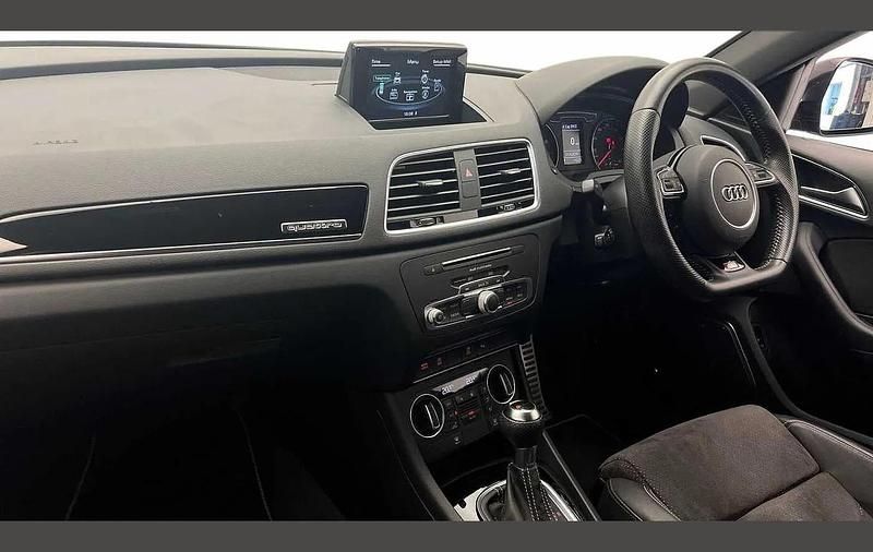 Usado Audi Q3 Black Edition 177 HP (130 kW) 2018 Cinzento SUV