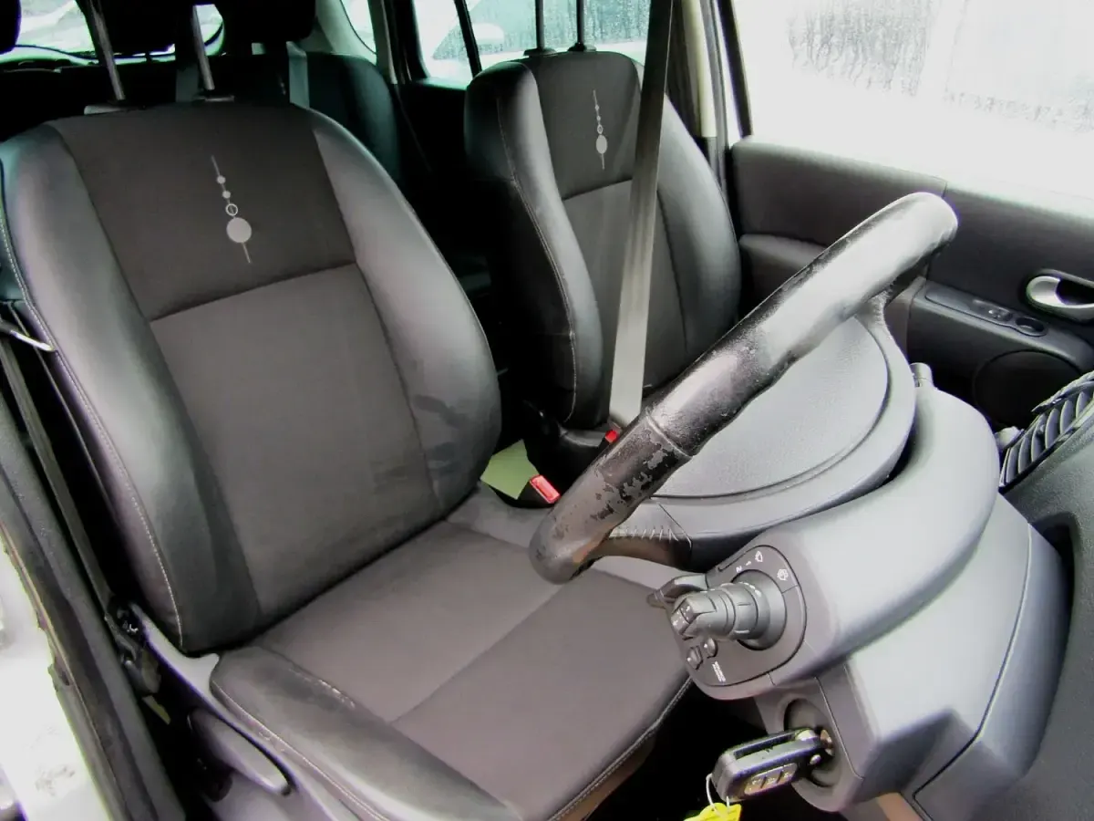 Usado Renault Grand Modus Dynamique 111 CV (81 kW) 2011 Plateado Monovolumen