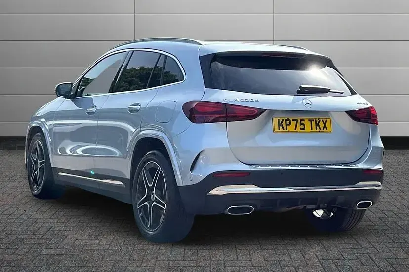 Used Mercedes GLA220 Executive 187 HP (137 kW) 2025 Silver SUV