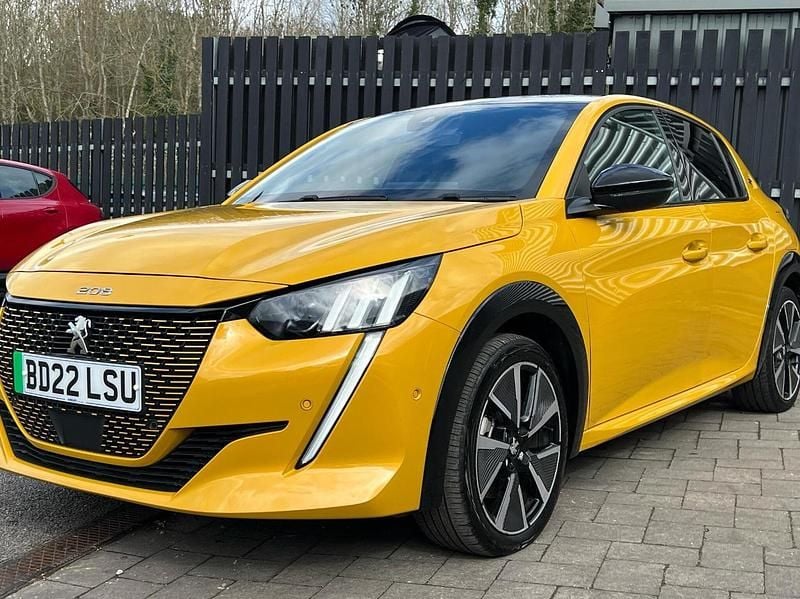 Used Peugeot e-208 GT 98 kW (134 HP) 2022 Yellow Hatchback
