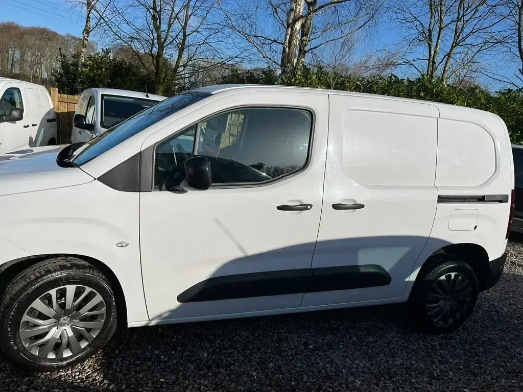 Used Peugeot Partner 131 HP (96 kW) 2022 White MPV