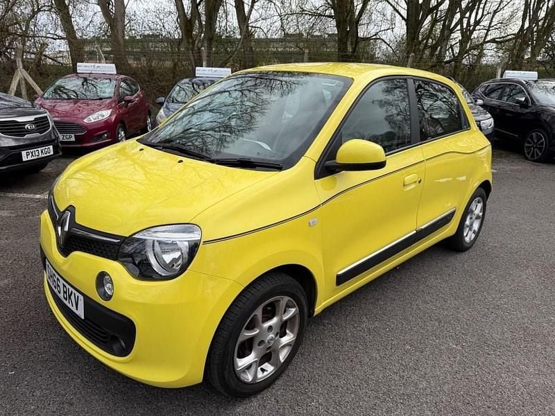 Used Renault Twingo Dynamique 70 HP (51 kW) 2016 Yellow Hatchback