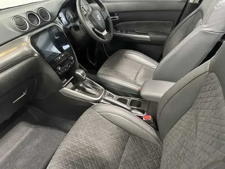 Gebraucht Suzuki Vitara 115 PS (84 kW) 2025 Weiß SUV