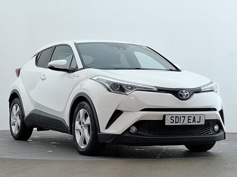 Used Toyota C-HR 122 HP (89 kW) 2017 White SUV