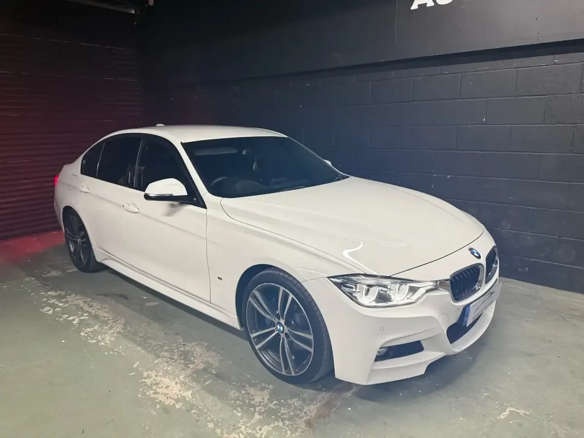 Begagnad BMW 330e M Sport 2017 Vit Sedan