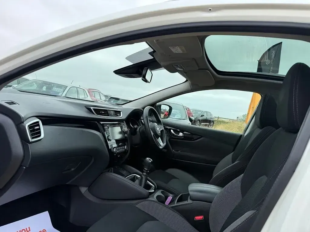 Used Nissan Qashqai N-Connecta 140 HP (102 kW) 2021 White SUV