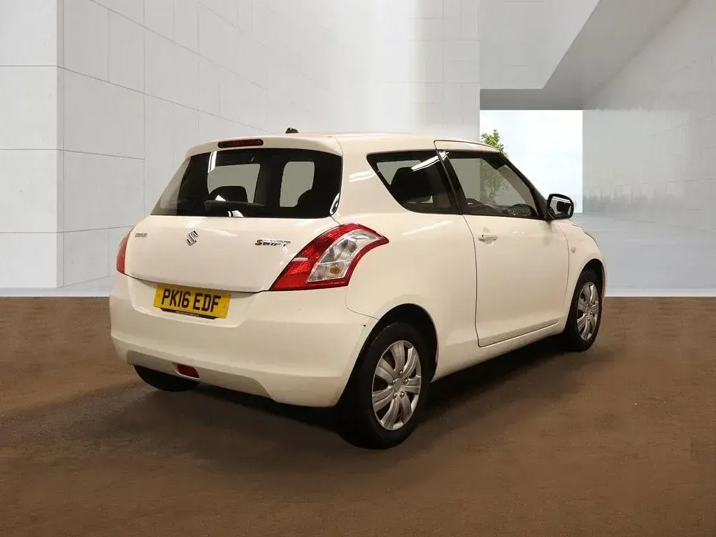 Used Suzuki Swift 94 HP (69 kW) 2016 White Hatchback