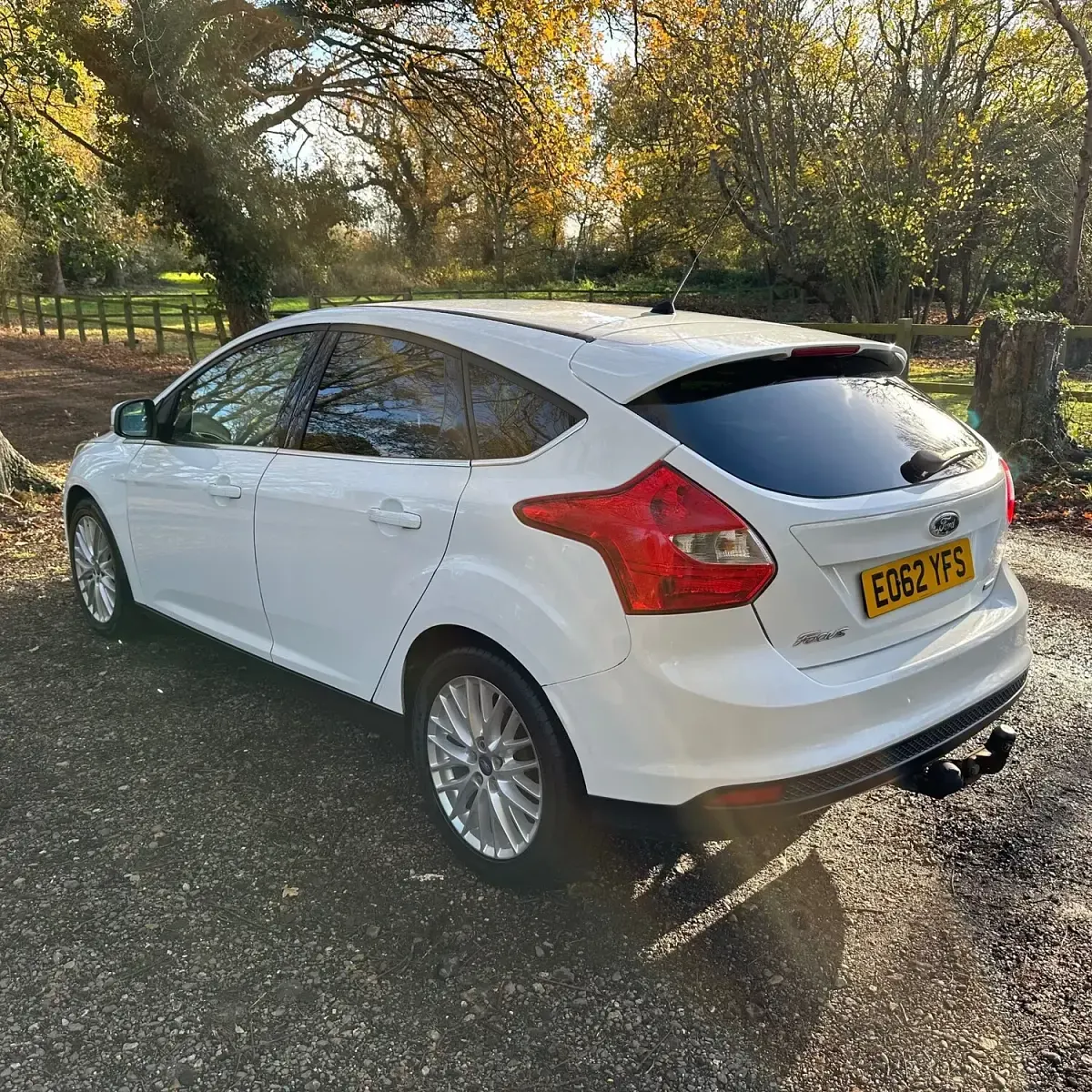 Used Ford Focus Zetec 125 HP (91 kW) 2012 White Hatchback