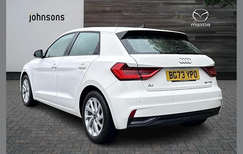 Używany Audi A1 Sport 94 KM (69 kW) 2023 Biały SUV
