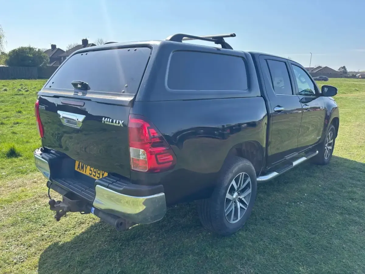 Begagnad Toyota HiLux 150 HK (110 kW) 2017 Svart Pickup