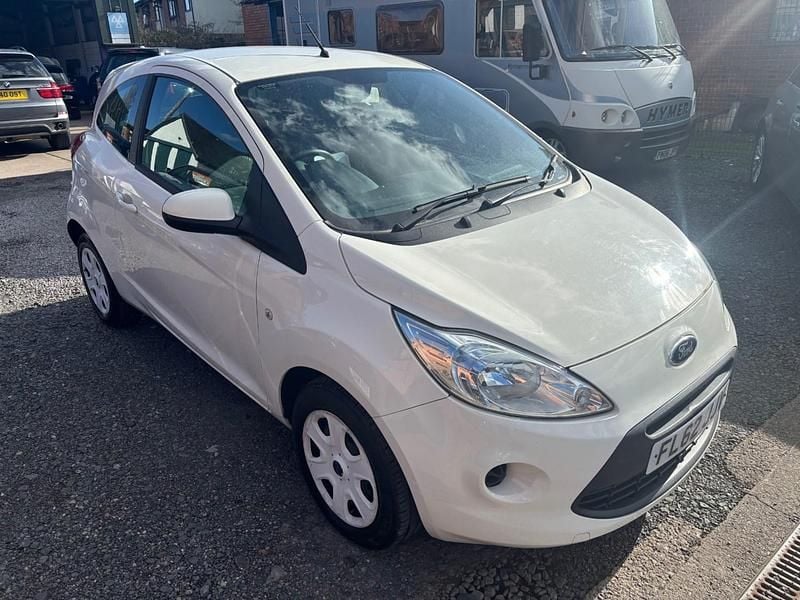 Used Ford Ka 69 HP (50 kW) 2012 White Hatchback