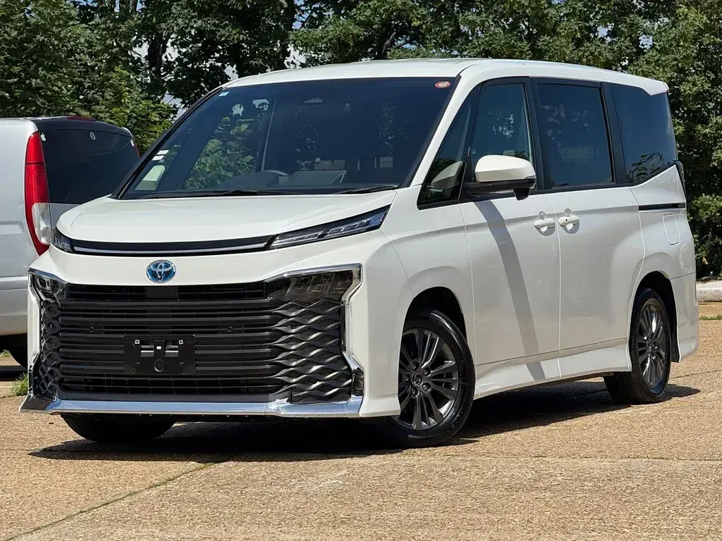 Used Toyota Voxy 2025 White MPV