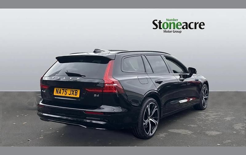 Begagnad Volvo V60 Plus 194 HK (142 kW) 2025 Svart Kombi