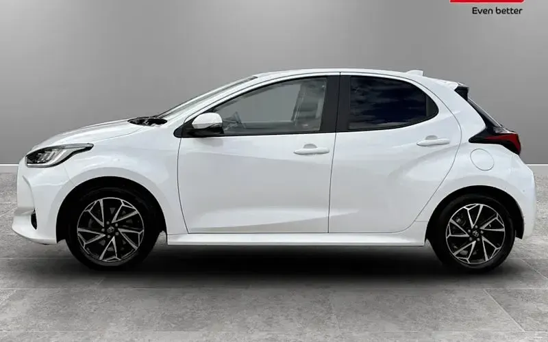 Second-hand Toyota Yaris Hybrid Design 116 CP (85 kW) 2026 Hatchback