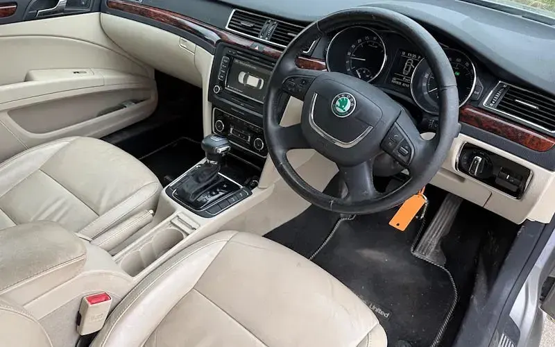 Used Skoda Superb Elegance 140 HP (102 kW) 2013 Hatchback